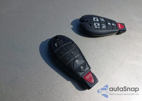 2011 Chrysler Town & Country Touring z USA, uszkodzony, nr VIN 2A4RR5DG2BR780023